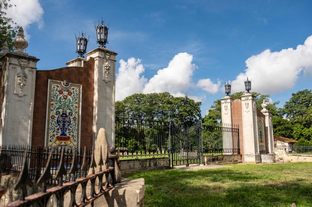 miraflores entry gate