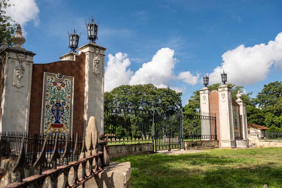 miraflores entry gate