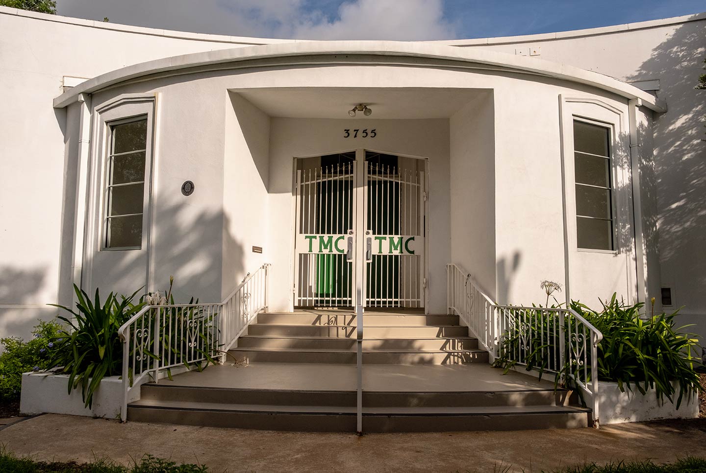 tuesday-musical-club-entrance